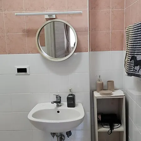 לינה וארוחת בוקר Termini Tina Ya רומא